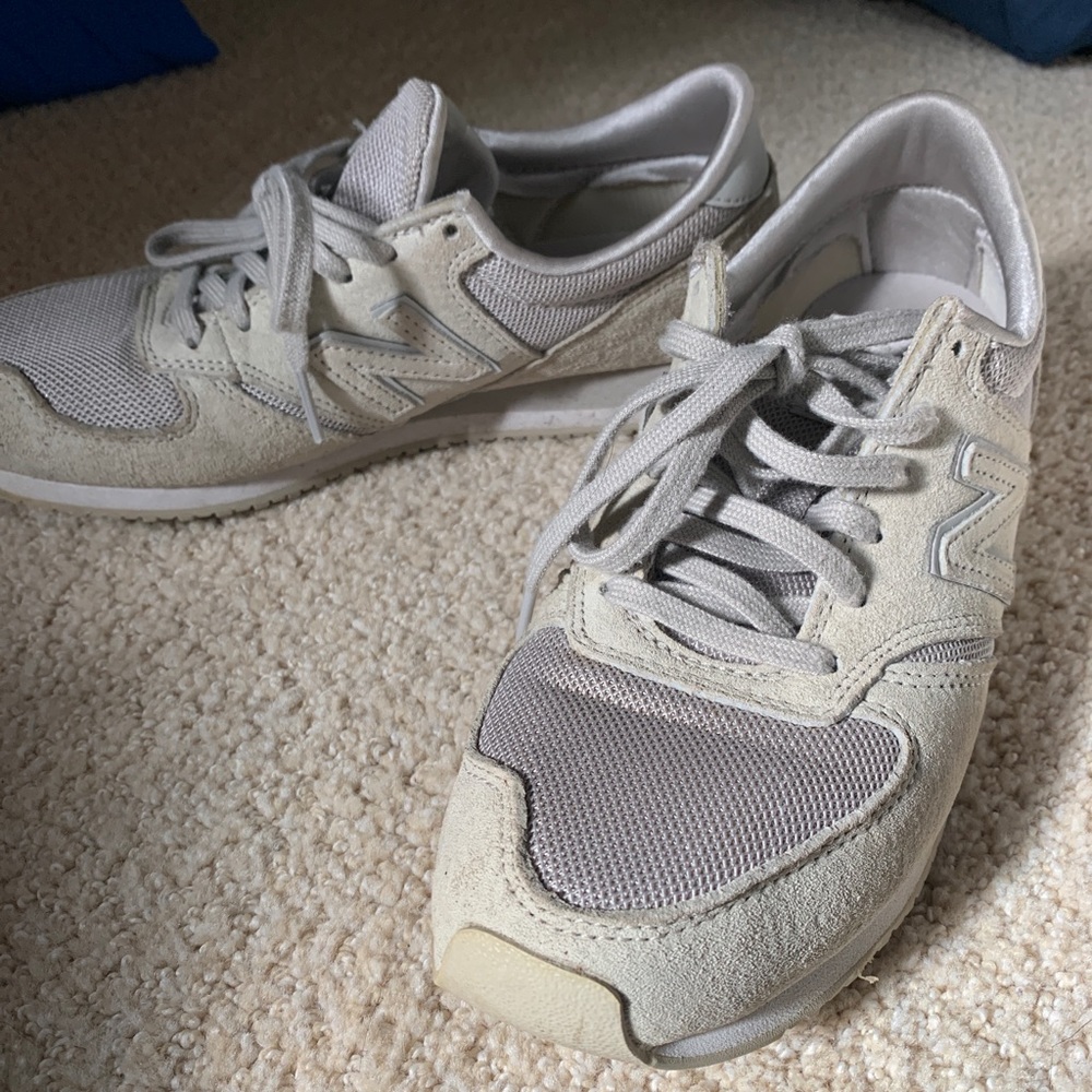 New Balance 420 sneakers creme white size 8.5